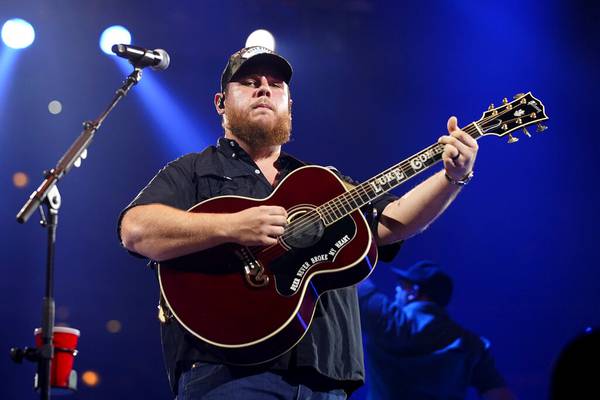Luke Combs, wife expecting first baby
