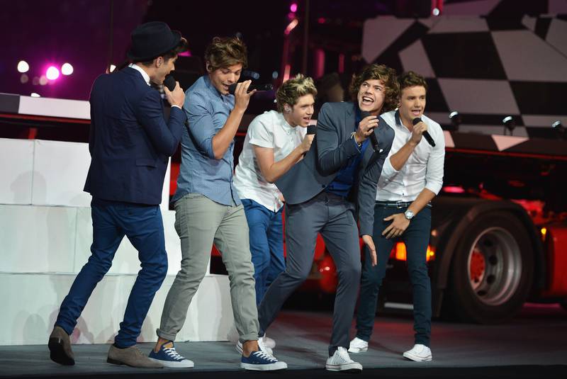 (L-R) Zayn Malik, Louis Tomlinson, Niall Horan, Harry Styles and Liam Payne of One Direction perform during the Closing Ceremony on Day 16 of the London 2012 Olympic Games at Olympic Stadium on August 12, 2012 in London, England.  (Photo by Jeff J Mitchell/Getty Images)