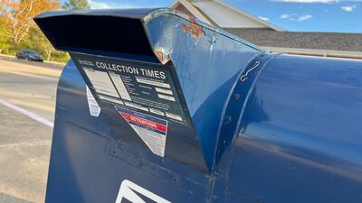 Why You Shouldn’t Drop Mail In Blue Mailboxes
