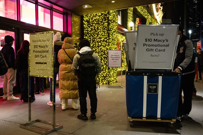 Shoppers line up to score Black Friday deals